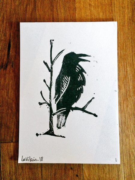 Linogravure de corbeau pour Au fond du trou - format carte postale - Le vilain